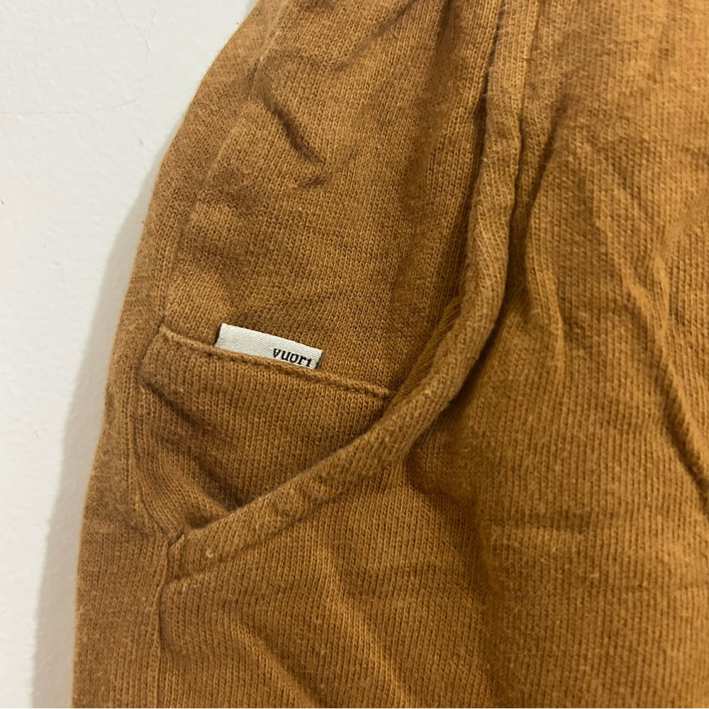 Vuori Sunnyside Shorts Women's Size Small Turmeric Organic Terry 2" inseam - Picture 2 of 4